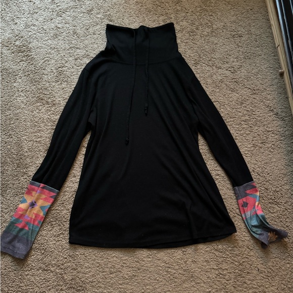 Women’s Black Top - Picture 4 of 5